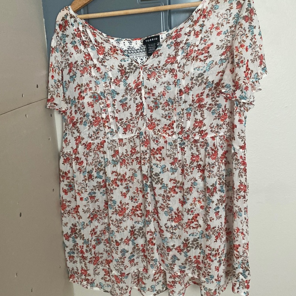 Beautiful Torrid babydoll blouse.